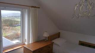 Отели типа «постель и завтрак» Malin Head View B&B / Apartments Ballygorman Triple Room - Single beds with Ensuite-1