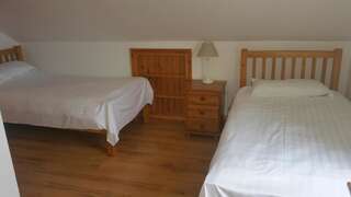 Отели типа «постель и завтрак» Malin Head View B&B / Apartments Ballygorman Triple Room - Single beds with Ensuite-2